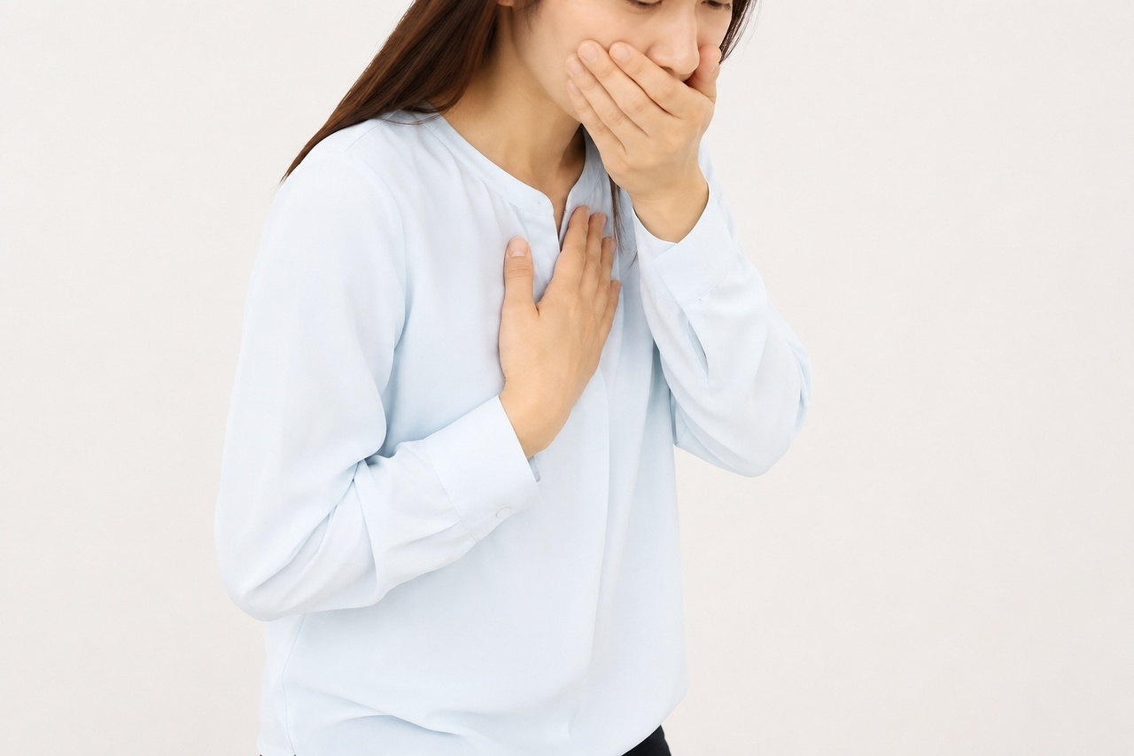 吐き気を催す女性
