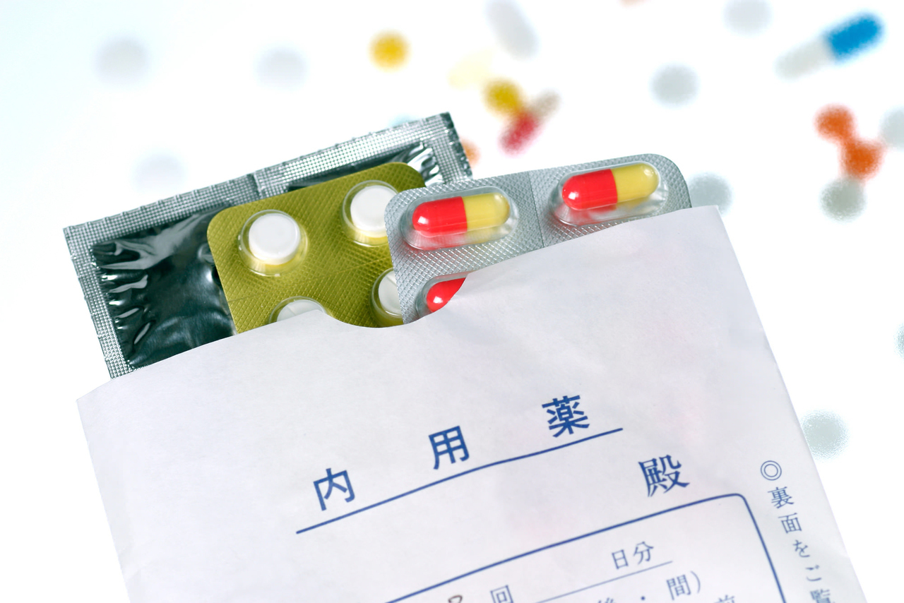 紙袋に入った錠剤